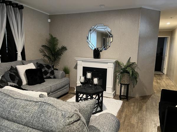 2022 Champion ESSF26610 (Stretch 70 ft.) Mobile Home