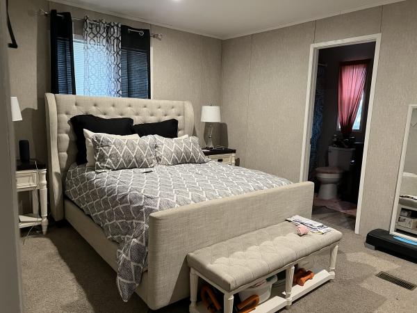 2022 Champion ESSF26610 (Stretch 70 ft.) Mobile Home