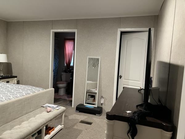 2022 Champion ESSF26610 (Stretch 70 ft.) Mobile Home