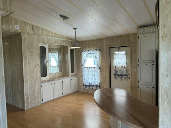 1984 HS Barrington Manufactured Home