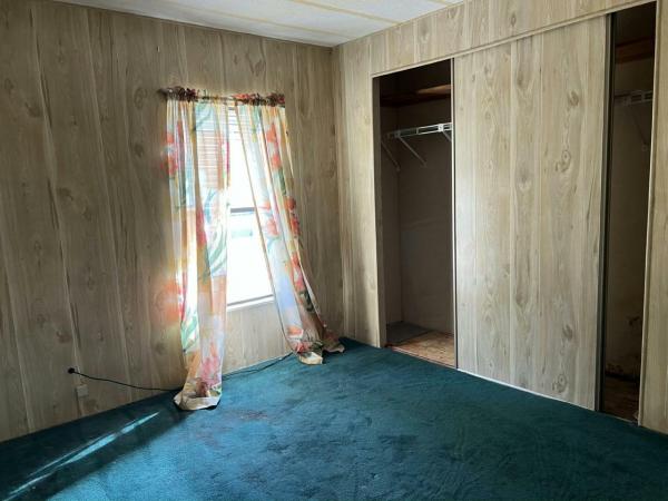 1984 HS Barrington Manufactured Home