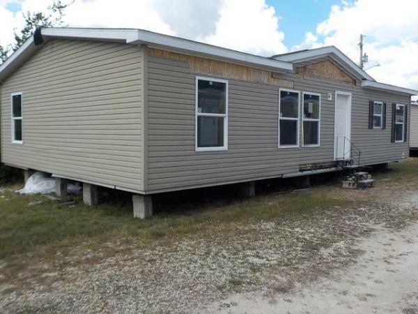 2013 COMMODORE Mobile Home For Sale