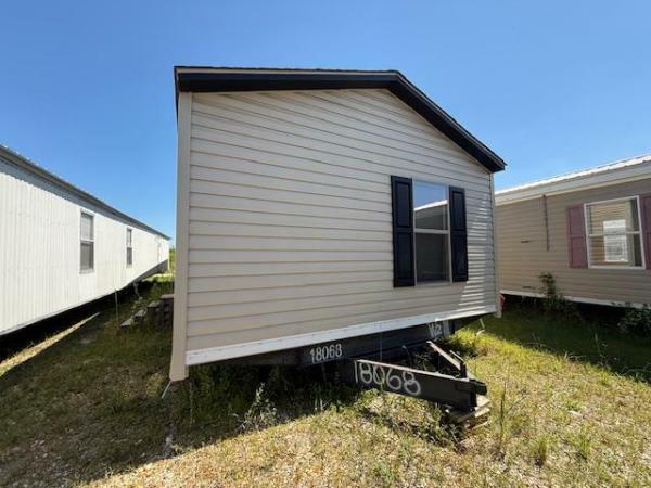 Photo 1 of 2 of home located at Hammond Mobile Homes Llc 42286 E I 55 Service Rd Hammond, LA 70403