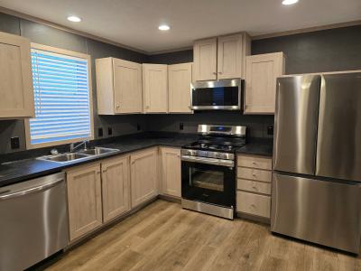 Mobile Home at 7026 Canyon Dr Romulus, MI 48174