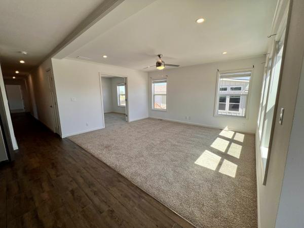 2025 Champion SUN286032001 Mobile Home