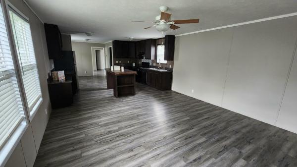 Photo 1 of 2 of home located at 410 17th Ave. East, Lot# 30 Milan, IL 61264