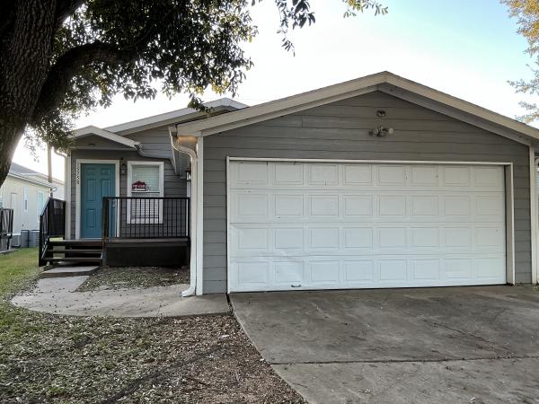 2004  Mobile Home For Sale