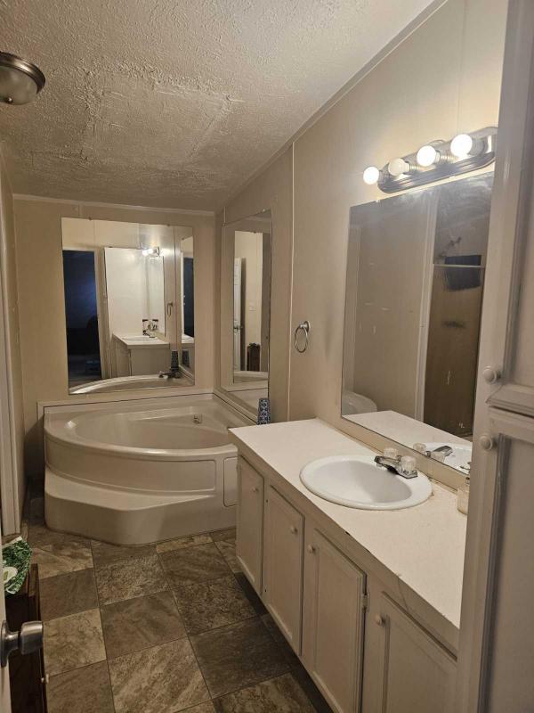 2000 Schult Manufactured Home