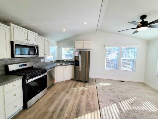 2025 Canyon Lake 220CL20442L Mobile Home