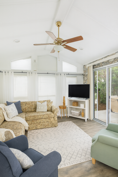 Photo 3 of 19 of home located at 11911 66th St.n Largo, FL 33773