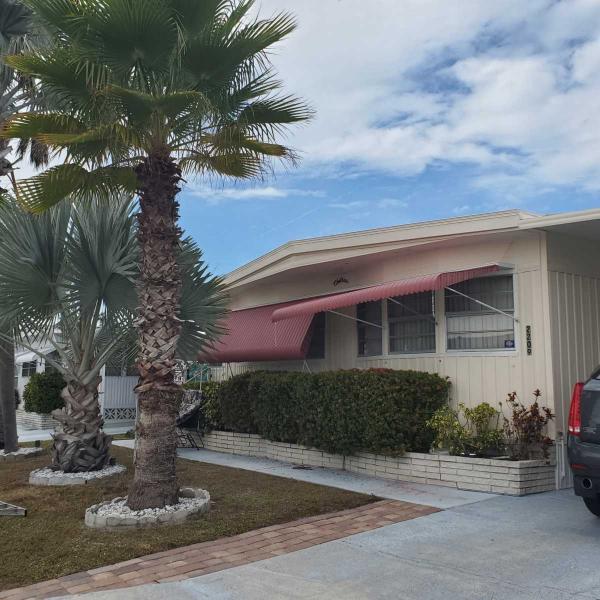 Photo 1 of 2 of home located at 2209 York Dr Sarasota, FL 34238