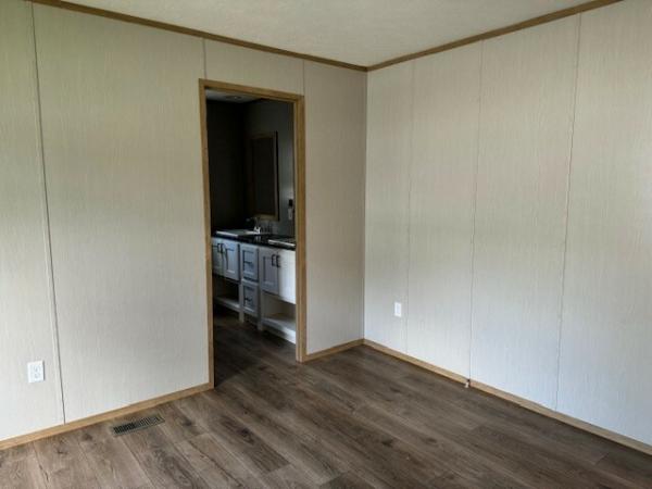 2022 Clayton 56CEE16763A Mobile Home