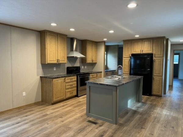 2022 Clayton 56CEE16763A Mobile Home