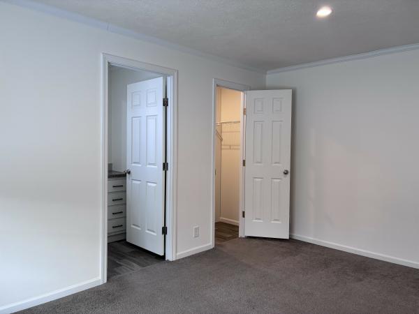 2021 Champion RA1670217 Mobile Home