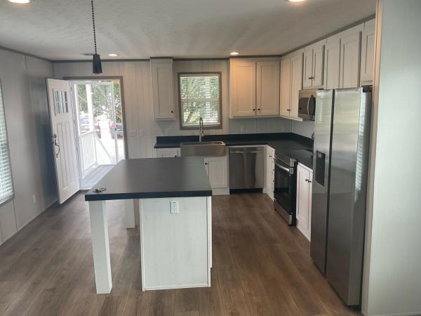 2025 Clayton 31RLS16682A Mobile Home