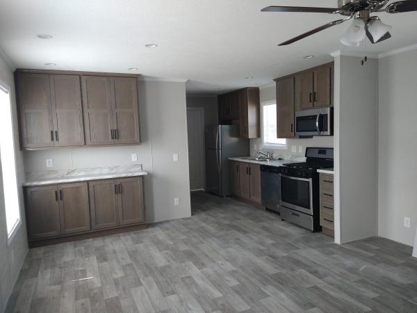 2022 Champion RA1670216 Mobile Home