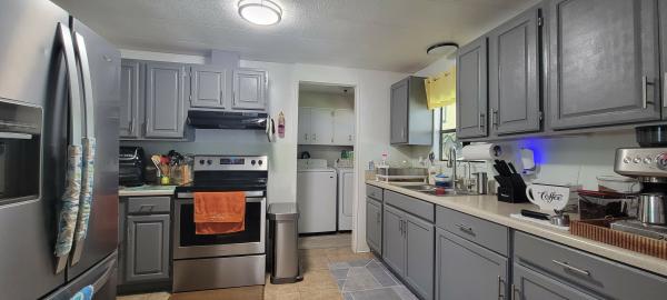 1985 TWIN Mobile Home