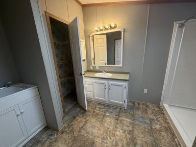 Mobile Home at 8773 Davey Dr Newport, MI 48166