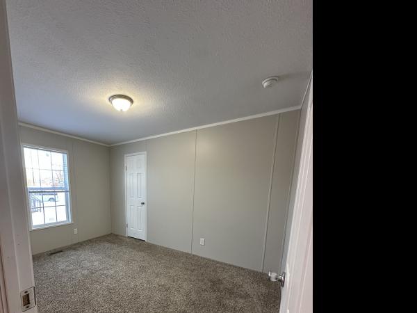 2019 Champion RA2860224 Mobile Home