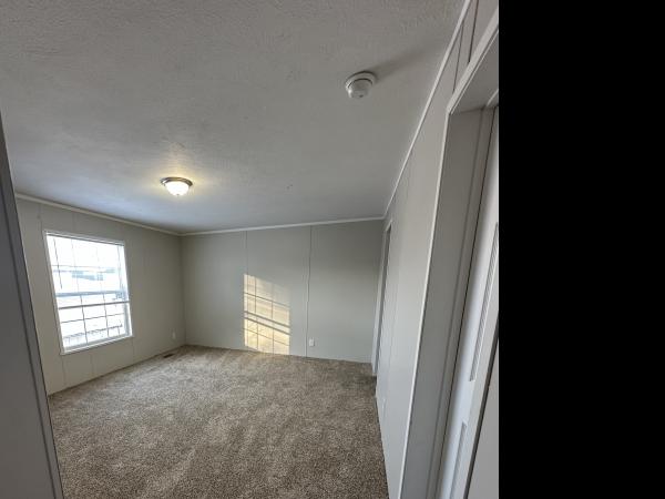 2019 Champion RA2860224 Mobile Home