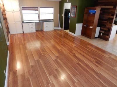 Photo 4 of 19 of home located at 1005 48th Ave Dr E Bradenton, FL 34203