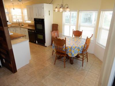 Photo 5 of 19 of home located at 1005 48th Ave Dr E Bradenton, FL 34203