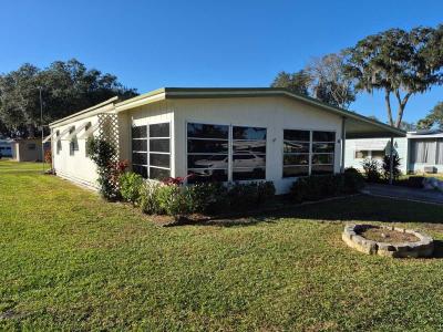 Photo 2 of 28 of home located at 9705 Hickory Hollow Rd Lot 18 Leesburg, FL 34788