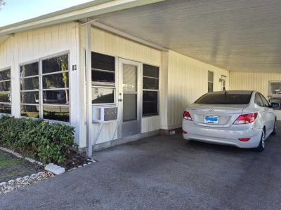 Photo 3 of 28 of home located at 9705 Hickory Hollow Rd Lot 18 Leesburg, FL 34788