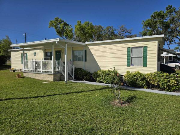 Photo 1 of 2 of home located at 2401 Azalea Lane Wauchula, FL 33873