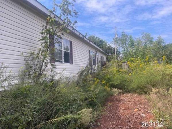 Photo 1 of 2 of home located at Bill Dixon Dba B & G Mobile Ho 16574 St Hwy 585 Decatur, TN 37322