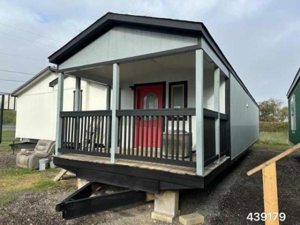 Photo 1 of 2 of home located at Texas New Mobile Homes 16640 S Us 281 #1 San Antonio, TX 78221