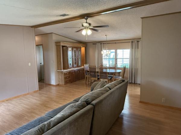 1987 Palm PHO64079A/B Mobile Home