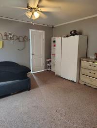 2018 CHAMPION HOME BUILDERS, INC 20-YS1676D Mobile Home