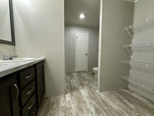 2019 Champion RA2856205 Mobile Home