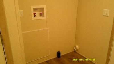 Photo 2 of 11 of home located at 17389 Oak Grove Brownstown, MI 48174