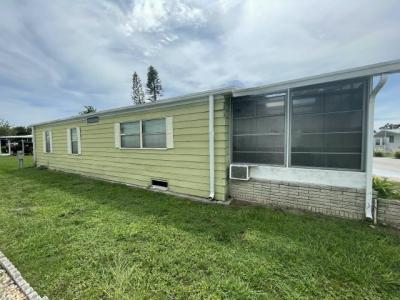 Photo 4 of 14 of home located at 1004 47th Ave Dr E Bradenton, FL 34203