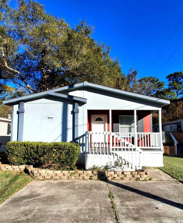 2000  Mobile Home For Sale