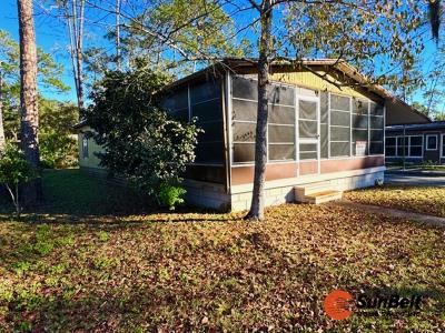 Photo 2 of 64 of home located at 13582 E Hwy 40, Lot 111 Silver Springs, FL 34488