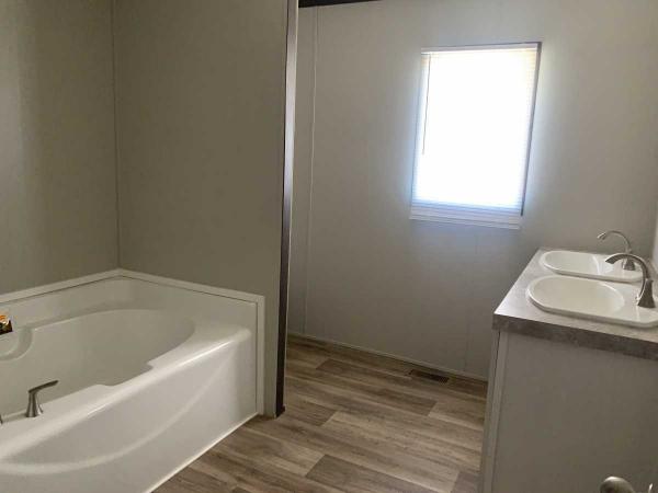 2024 CMH Manufacturing Inc 35MYO16763BH Manufactured Home