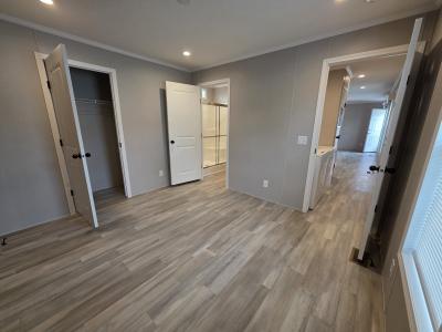 Photo 4 of 7 of home located at 264 W Glengarry Ct Highland, MI 48357