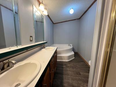 Photo 4 of 8 of home located at 4140 Knightsbridge Lane Jackson, MI 49201