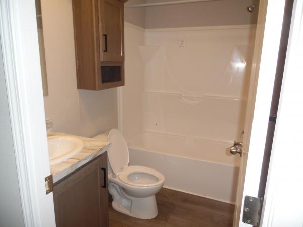 2022 Champion RA1670216 Mobile Home