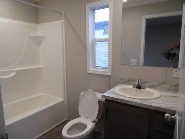 2022 Champion RA1670216 Mobile Home