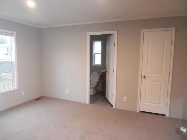 2022 Champion RA1670216 Mobile Home