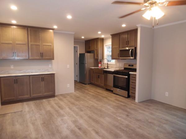 2022 Champion RA1670216 Mobile Home