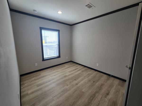 2022 Clayton 32DEV28563A (SG) Mobile Home