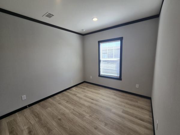 2022 Clayton 32DEV28563A (SG) Mobile Home