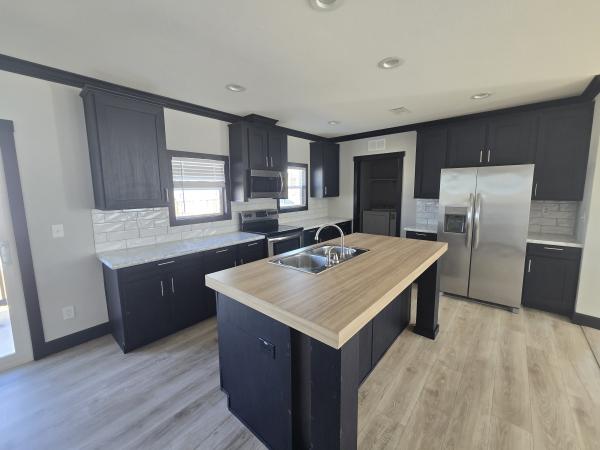 2022 Clayton 32DEV28563A (SG) Mobile Home