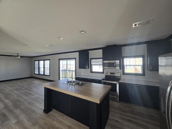 2022 Clayton 32DEV28563A (SG) Mobile Home