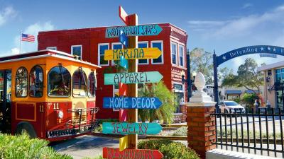 Photo 3 of 6 of home located at 30 Sophie Avenue Dunedin, FL 34698